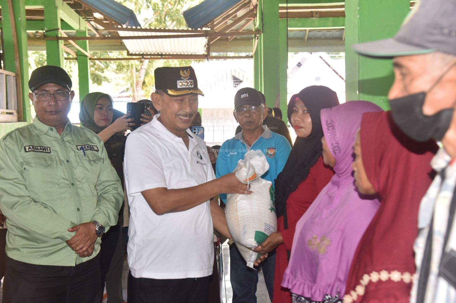 Pj. Bupati Launching Bantuan Cadangan Beras Pemerintah di Pasarwajo