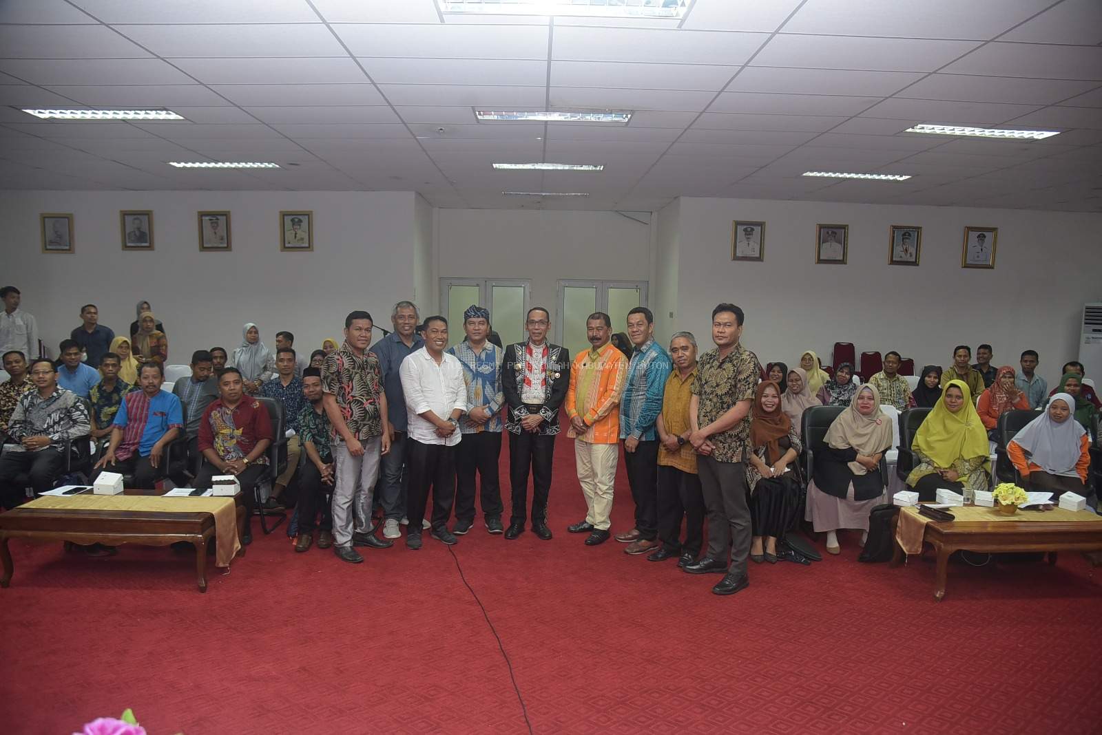 Pj. Bupati Buton Buka Seminar Awal Penyusunan Silabus dan Buku Muatan Lokal Bahasa Cia cia