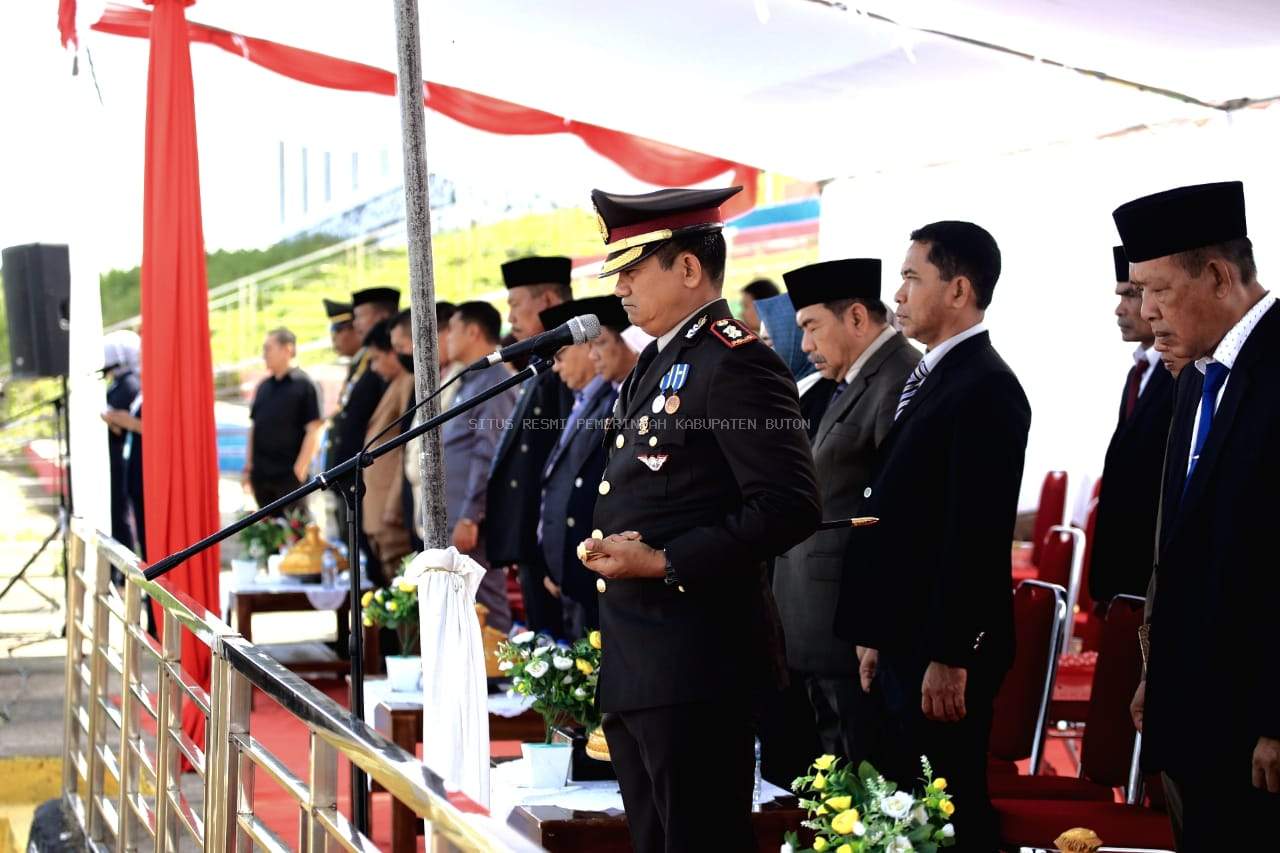 Pemkab Buton Gelar Upacara Hari Pahlawan nasional, Kapolres Buton Jadi Inspektur Upacara