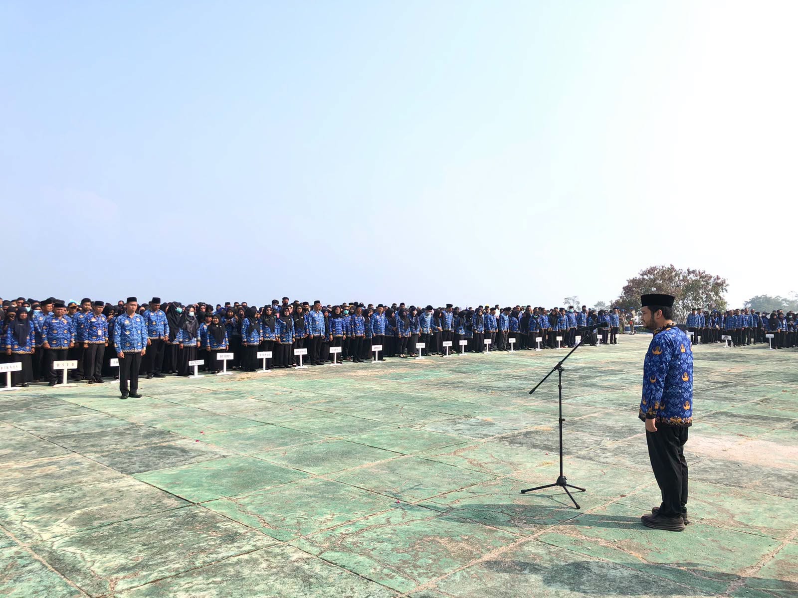 Bupati Buton Pimpin Apel Pagi, Himbau ASN Tingkatkan Kedisiplinan dan Sinergi Antar OPD